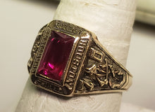 Load image into Gallery viewer, 4.49 dwt 10K gold 1970 Chartiers Houston class ring - 8.75