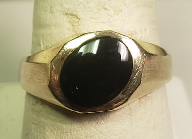 3.61 dwt 10k gold ring with small diamond and large black onyx gem - size 10