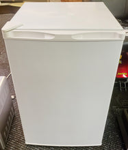 Load image into Gallery viewer, Magic Chef MCUF3W2 3.0 cu. ft. Upright Freezer - White