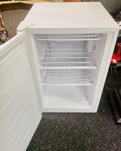 Load image into Gallery viewer, Magic Chef MCUF3W2 3.0 cu. ft. Upright Freezer - White