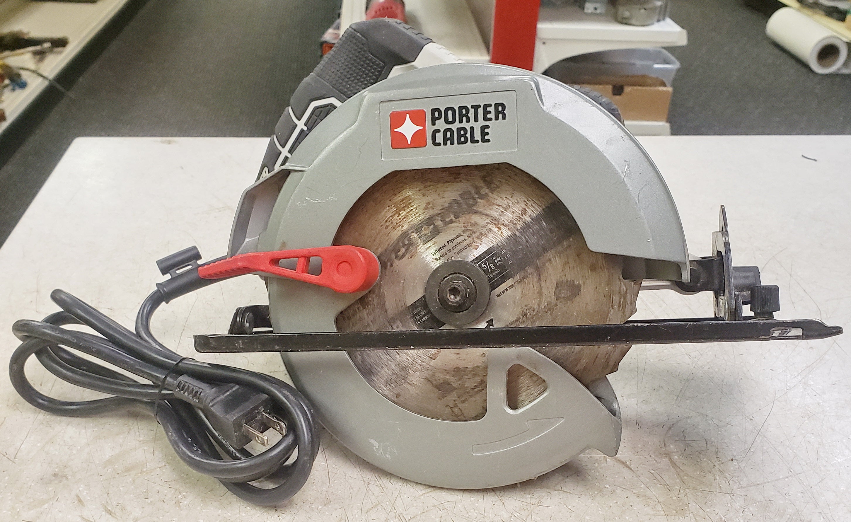 Porter Cable PCE300 15A 7 1 4 Corded Circular Saw Buy Sell Outlet