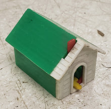 Load image into Gallery viewer, Vintage 1950s Plasticville O-Gauge Train Set Dog House