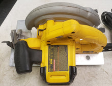 Load image into Gallery viewer, DeWALT DWE575 15A Corded 7-1/4&quot; Lightweight Circular Saw