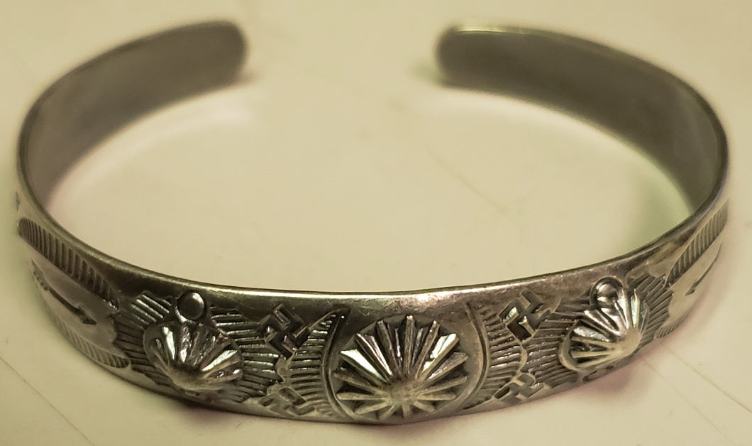 Vintage 9.16 dwt .925 sterling silver Navajo Native American bracelet with Whirling Log (swastika)