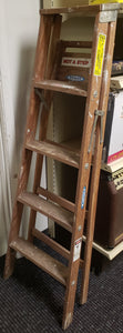 Werner W355 5' Wooden Ladder with Paint Shelf