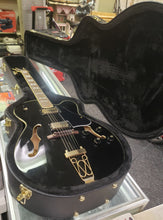 Load image into Gallery viewer, Oscar Schmidt OE40B Semi-Hollow Guitar with Hardshell Case - Black