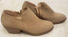 Load image into Gallery viewer, Joe Fresh Ankle Booties - Brown size 6