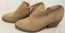 Load image into Gallery viewer, Joe Fresh Ankle Booties - Brown size 6