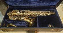 Load image into Gallery viewer, Vintage 1960s Grassi Model 2000 Alto Saxophone with Case