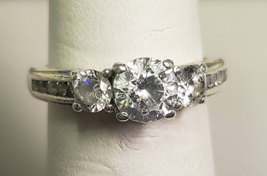 2.16 dwt sterling silver ring with 13 clear gems - size 7