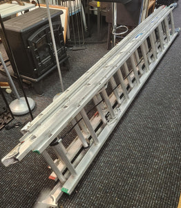 Werner D1220-2 20' 225 lb Load Capacity Type II Duty Rating Aluminum Extension Ladder
