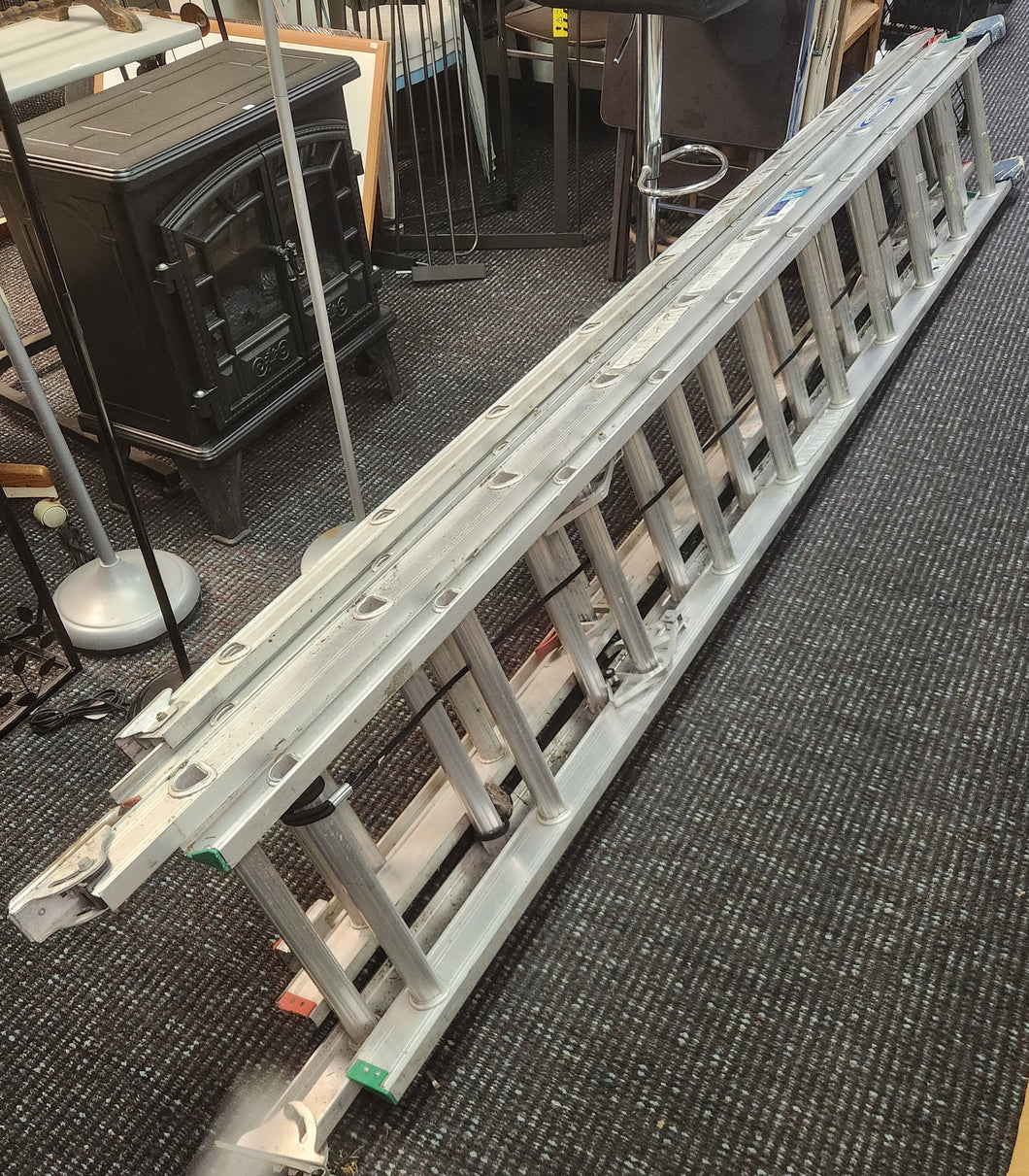 Werner D1220-2 20' 225 lb Load Capacity Type II Duty Rating Aluminum Extension Ladder