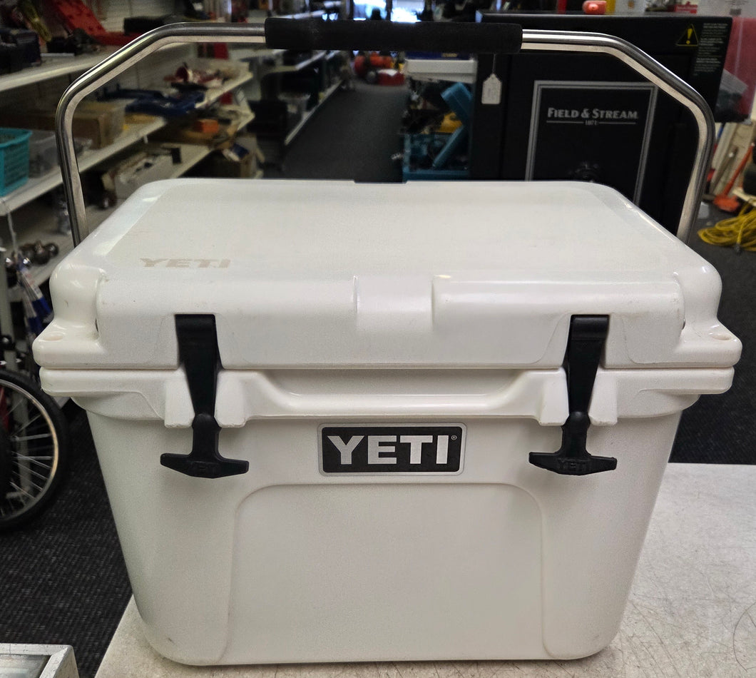 YETI Roadie 20 Hard Cooler with Handle - White
