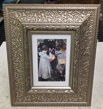 Load image into Gallery viewer, 13" x 10-7/8" Ornate Gold Frame for 5" x 7" Prints