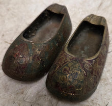 Load image into Gallery viewer, Vintage Brass Shoe-Shaped Ashtray Pair