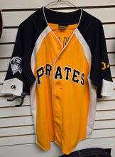Load image into Gallery viewer, Majestic Cool Base Cooperstown Collection Pittsburgh Pirates #21 Roberto Clemente Button Up Jersey