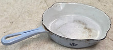 Load image into Gallery viewer, Vintage Dru Holland #17 Enamel Cast Iron Skillet