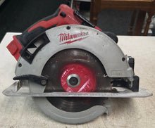 Load image into Gallery viewer, Milwaukee 2631-20 M18 18V Lithium-Ion Brushless Cordless 7-1/4" Circular Saw (Tool-Only)