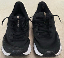 Load image into Gallery viewer, Nike Revolution 5 Black/White Sneakers - size 9.5 (BQ3204-002)