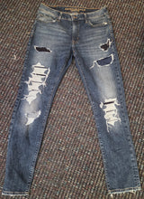 Load image into Gallery viewer, American Eagle Outfitters Distressed Skinny Jeans size 32x32