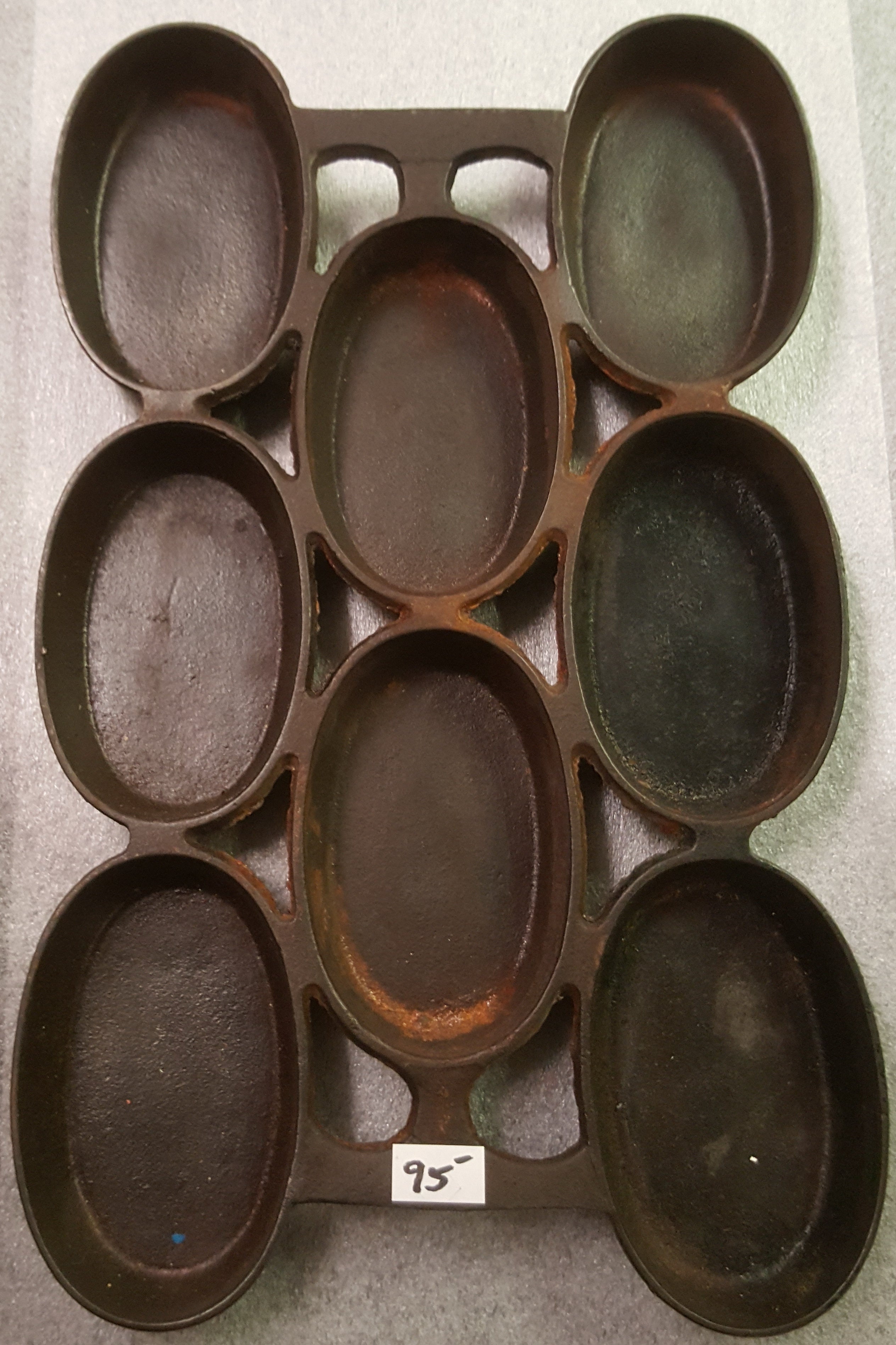 Cast Iron M (Vintage Gem Muffin Pan)