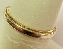 Load image into Gallery viewer, 1.33 dwt 14K Dia Facet gold band - size 6.5