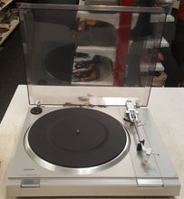 Load image into Gallery viewer, Vintage Magnavox FP7130SL01 Record Player Turntable