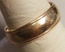 Load image into Gallery viewer, 4.60 dwt 14K gold band - size 9