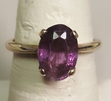 Load image into Gallery viewer, 1.98 dwt 14K gold ring with large oval purple gem - size 6.5