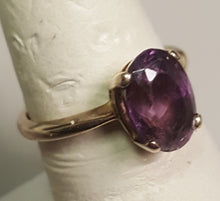 Load image into Gallery viewer, 1.98 dwt 14K gold ring with large oval purple gem - size 6.5