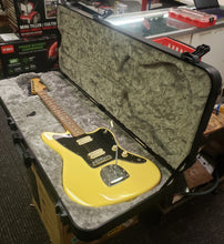 Load image into Gallery viewer, Fender Player Jazzmaster Electric Guitar with Hardshell Case - Buttercream