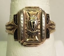 Load image into Gallery viewer, 4.14 dwt 10K gold 1957 Bentleyville class ring - size 8.5